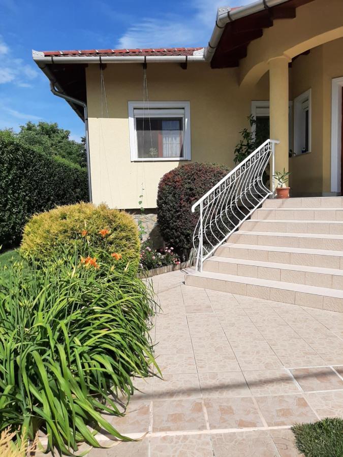 Villa Csilla Elegant House Erd Exterior photo